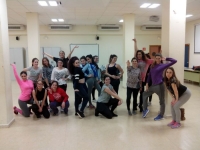 Miembros del Aula de Danza de la UCO en una de las sesiones del taller de Danza Jazz.