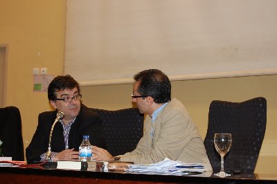 Javier Cercas participa en un coloquio con alumnos de la Facultad de Derecho, Ciencias Econmicas y Empresariales