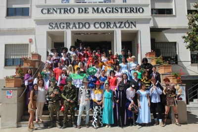 Personajes literarios a la puerta del centro