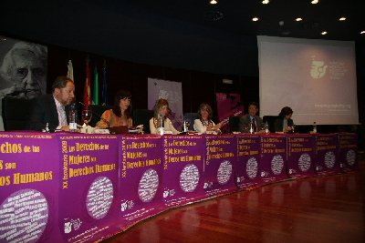 Mas de cuatrocientas personas asisten al XX Feminario ' Los Derechos de la Mujeres son Derechos Humanos'.