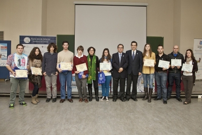 Los premiados junto al decano de la Facultad y Avelino Corma