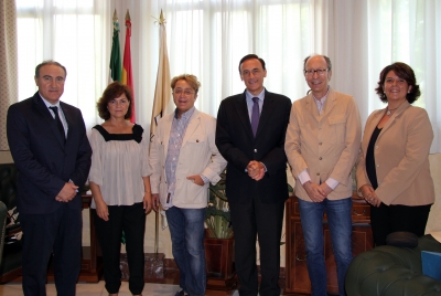 Foto de familia tras la reunin celebrada en el Rectorado