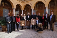 Foto de familia de autoridades y premiados