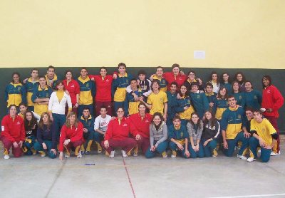 El equipo de Liga Femenina 2 de la UCO visita el  Colegio Virgen del Carmen