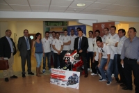 El rector felicita al equipo subcampen de Motostudent y se interesa por la motocicleta diseada