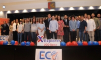 Foto de familia de autoridades y ganadores de la pasada edicin del Programa Explorer