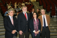 De izqda. a dcha., Lpez Barneo, el rector, Jos Manuel Roldn, Teresa Roldn y Emilio Fernndez