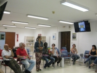 La vicerrectora de Vida Universitaria y Responsabilidad Social, Rosario Mrida, saluda a los asistentes a la reunin