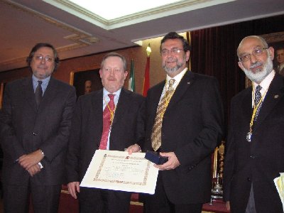 Francisco Gracia es recibido como correspondiente de mrito en la Real  Academia de Medicina y Ciruga de Cdiz