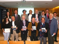 Premios extraordinarios y profesores jubilados, junto a las autoridades acadmicas en el acto de San Alberto Magno