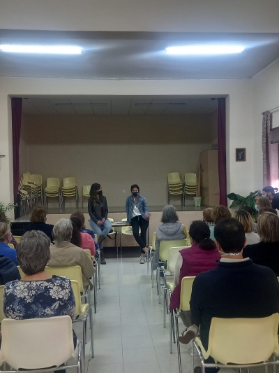 La Asociación de Mujeres Talitha Kum en el encuentro organizado ayer en el marco de la actividad 'Lee Ciencia'.